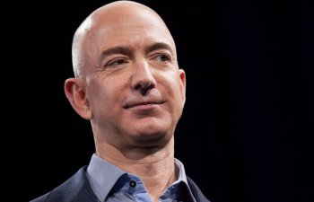 Bezos vəzifəsindən getdi