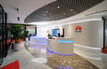 “Huawei” son 7 ildə ilk dəfə TOP-5-də deyil