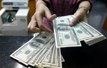 Dollar dəyər itirir