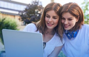 Eyni cinsli əkizlərin ASAN Login-də video ilə qeydiyyatdan keçmələrinə icazə verilmir-VİDEO