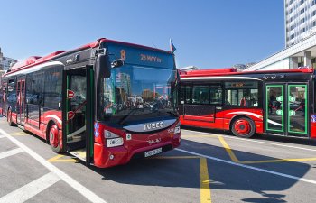 Sərnişinlərin NƏZƏRİNƏ: Bəzi avtobusların hərəkət sxemi dəyişdirildi - FOTO