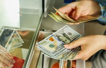 Fiziki şəxslərin əmanətlərinin dollarlaşması 0.6% azalıb