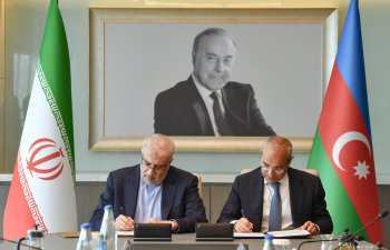 Mikayıl Cabbarov İranın Neft naziri ilə Memorandum imzalayıb