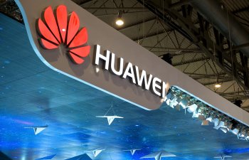 “Huawei” Rusiyadakı mağazalarını - BAĞLAYIR