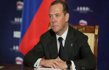 Medvedev neftin qiymətinin 300-400 dollardan yüksək ola biləcəyini proqnozlaşdırır