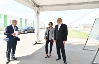İlham Əliyev və Mehriban Əliyeva “Grand-Agro İnvitro” MMC-nin müəssisəsi ilə tanış olublar