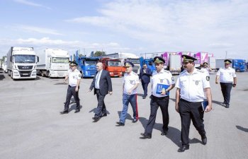 Şahin Bağırov gömrük postlarında sürücülərlə görüşərək onların fikirini dinləyib
