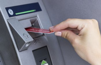 Bankomatların sayı 4.2 faiz, POS-terminalların sayı 17.8 faiz artıb