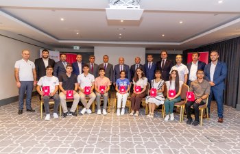 Ən yüksək nəticə göstərən abituriyentlər mükafatlandırıldı