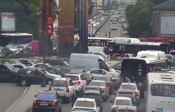 Bakıda 132 avtobus gecikir