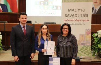 Xəzər Universitetinin tələbələri Maliyyə savadlılığı seminarlarında