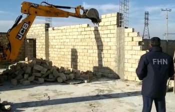 Bakıda daha bir qanunsuz obyekt sökülüb - VİDEO - FOTO