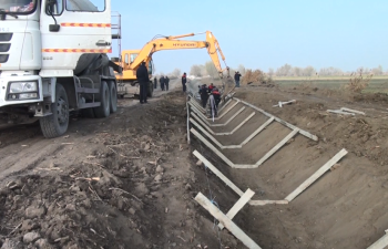 Yevlaxda yeni beton kanal çəkilir - FOTO