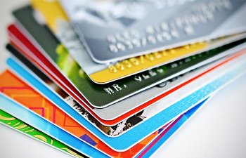 Azərbaycanda bank kartlarının sayında artım olub