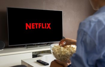 Netflix-in abunəçilərinin sayı artıb, mənfəəti azalıb