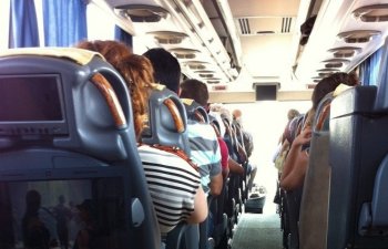 Azərbaycanda avtomobillə sərnişin daşınması artıb