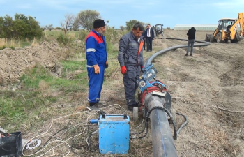 Xızıda 4300 metr uzunluğunda olan torpaq məcralı kanal qapalı boru xətti ilə əvəz edilib