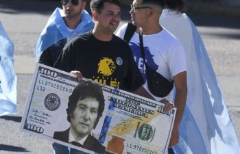 Argentina dollarlaşma planından əl çəkmir