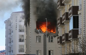 Təbii qazın partlaması nəticəsində binada 14 mənzilə ziyan dəyib - TÜRKİYƏ