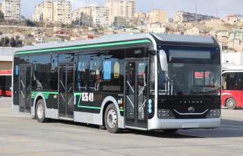 Bakıya sınaq məqsədilə növbəti elektrik mühərrikli avtobus gətirilib