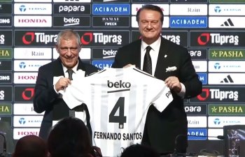 Fernando Santos imzasını atıb