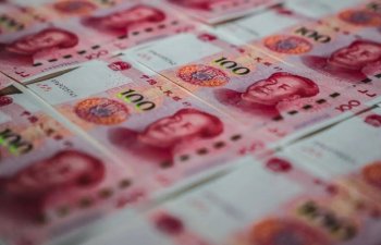 Çin, xaricə axınlar səbəbiylə yuanın ucuzlaşmasına icazə verir, dollar PBOC gücünü sınayır