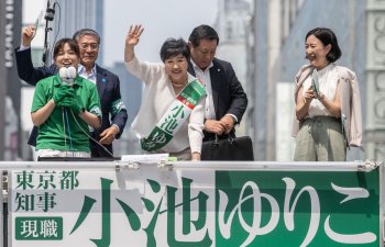 Tokio qubernatoru Koike qalib gəldi, Kişida üçün bir qədər rahatlıq təmin etdi