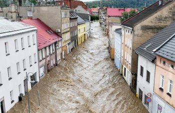 Polşada daşqınlar nəticəsində su bəndi uçub