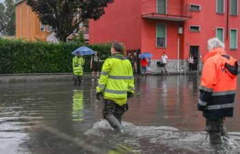 İtaliyanın iki regionunda əlverişsiz hava şəraitinə görə “qırmızı həyəcan” elan edilib