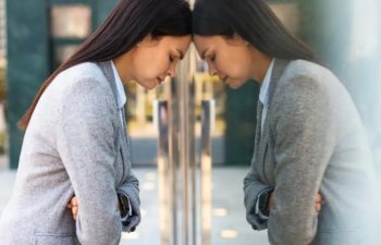 Yaponiyada iş yerindəki stress səbəbiylə psixi pozğunluqların rekord sayı müəyyən edilib