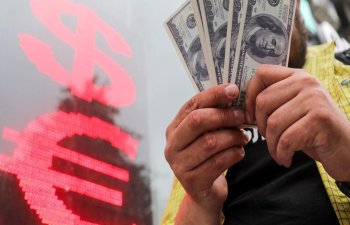 Dolların rubla məzənnəsi 103 rublu ötüb