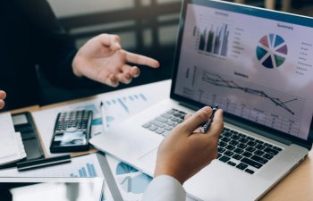Azərbaycan banklarının sənaye sahəsinə verilən biznes kreditləri 2,7 milyard manatı ötüb
