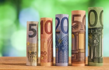Avro və funt sterlinq dollar qarşısında kəskin bahalaşdı