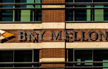 BNY Mellon rübdə xalis mənfəəti 21% artırır