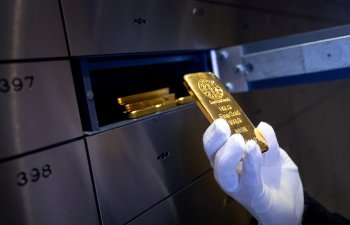 Qızılın qiyməti bir unsiya üçün 3,385 dollara çatıb, rekord qırıb