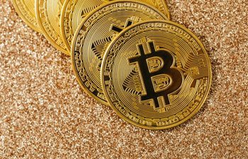 Bitcoin qiyməti 4% artaraq aprel ayının əvvəlindəki səviyyələrə qayıdır