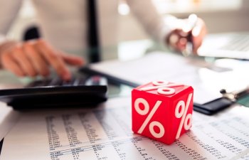 İlk 10 bankda əmanətlər üzrə orta maksimal faiz dərəcəsi aprelin üçüncü ongünlüyündə 20%-dən aşağı düşüb