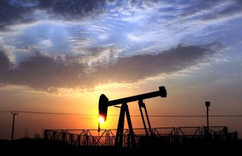 Brent markalı neftin bir barreli 63,95 dollara düşüb