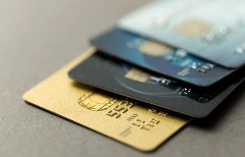 Azərbaycanda dövriyyədə olan ödəniş kartlarının sayı 17% artıb
