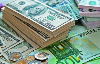 Azərbaycanda bank kartları ilə ödənişlərdə dollar əməliyyatları kəskin artıb, avro əməliyyatları azalıb