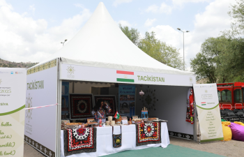 Laçında MDB ölkələrinin şirniyyat masası təqdim olunub
