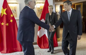ABŞ Ticarət Naziri Çinlə danışıqların müsbət davamını gözləyir