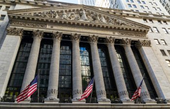 Avropa fond bazarları Çərşənbə günü əsasən enişlə, İngiltərənin FTSE 100 rekord səviyyəyə yüksəldi