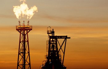 IEA 2025 və 2026-cı illərdə qlobal neft tələbatının artımı ilə bağlı təxminləri bir qədər azaldır