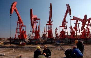 Tramp İranın qərarını gözlədiyi üçün neft dalğalanır