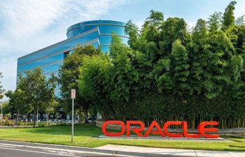 Oracle illik 30 milyard dollarlıq bulud müqaviləsi imzalayır