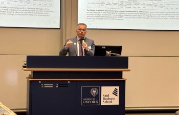 Vüsal Qasımlı Oksford Universitetində məruzə ilə çıxış edib