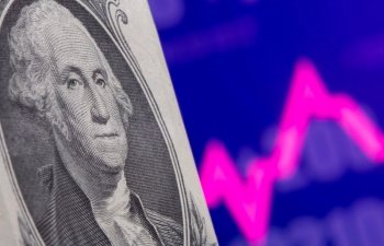 ABŞ dolları ticarətdə sabit, ticarət gərginliyi öncəsi dəyişkənlik gözlənir