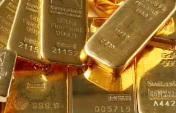 Qızıl 1%-dən çox ucuzlaşaraq bir unsiya üçün 3331 dollara satılır