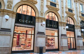 Gucci brendinin sahibinin yarımillik gəliri 16% azalıb